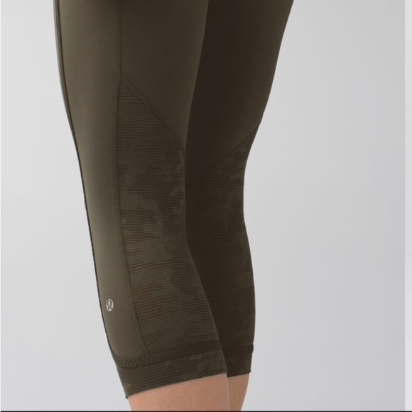 Lululemon Run for days Crop Deep Camo 4 - Picture 4 of 10